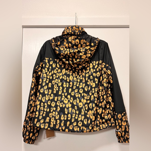 $55 firm New with tag North face hydren wind wall jacket size M in yellow/black - Picture 15 of 15